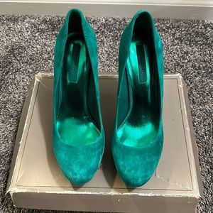 Green Suede BCBG MAXAZRIA womens size 8